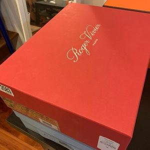 Roger Vivier boots box